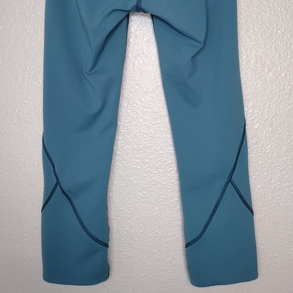 Lululemon Blue Low-Rise Cropped Ankle Length Workout Athletic Leggings Size 2 - Picture 6 of 15